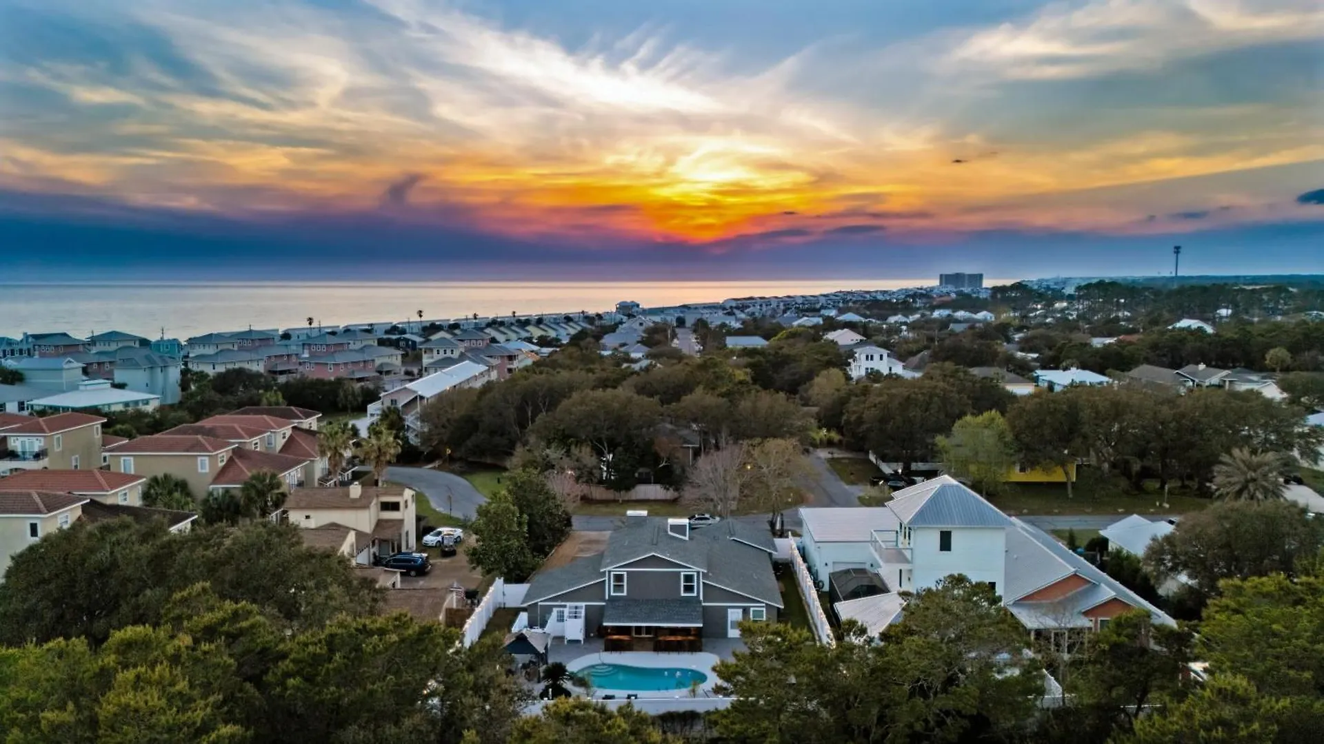 Дом отдыха Stylish Panama City Home W Pool Tiki Bar Walkable Beach Access Панама-Сити