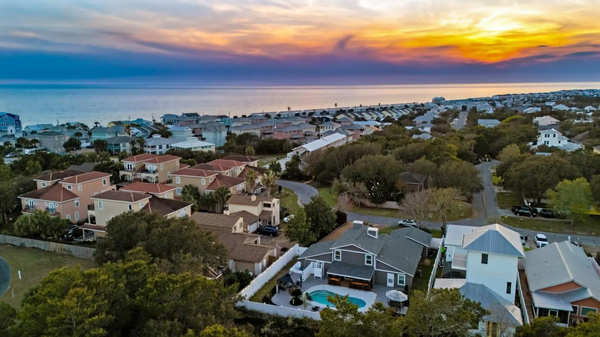 Stylish Panama City Home W Pool Tiki Bar Walkable Beach Access Панама-Сити США
