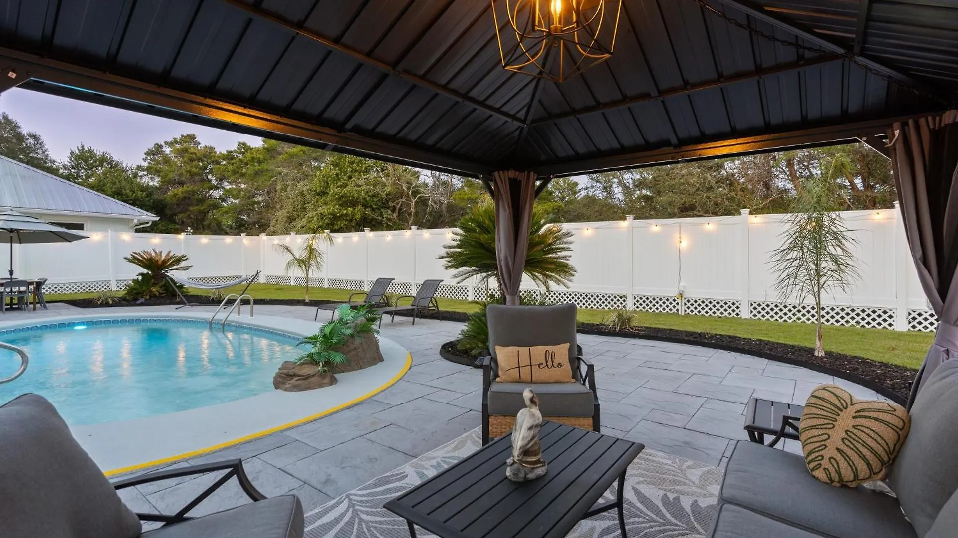 Stylish Panama City Home W Pool Tiki Bar Walkable Beach Access Панама-Сити США
