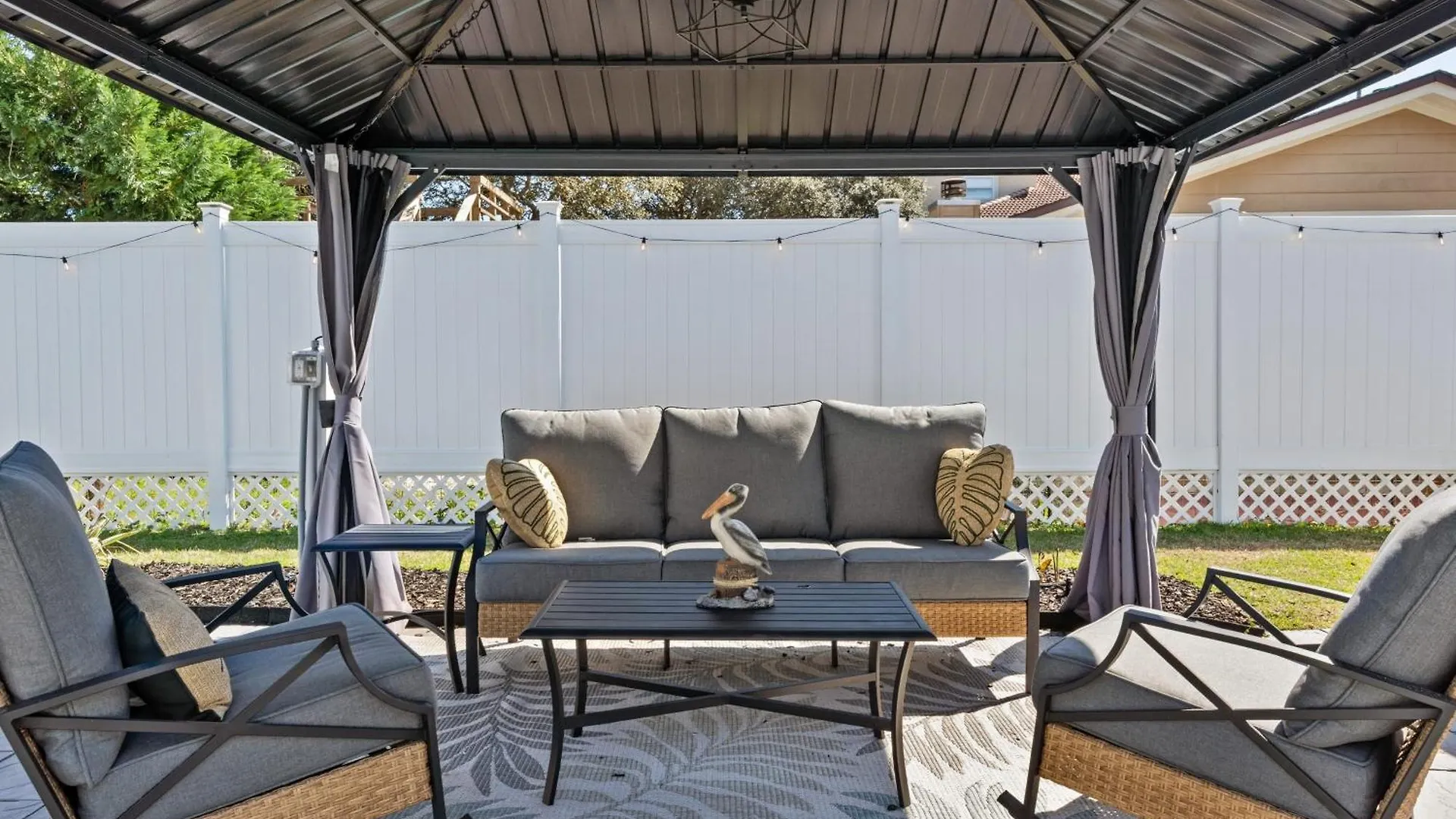 Дом отдыха Stylish Panama City Home W Pool Tiki Bar Walkable Beach Access Панама-Сити США