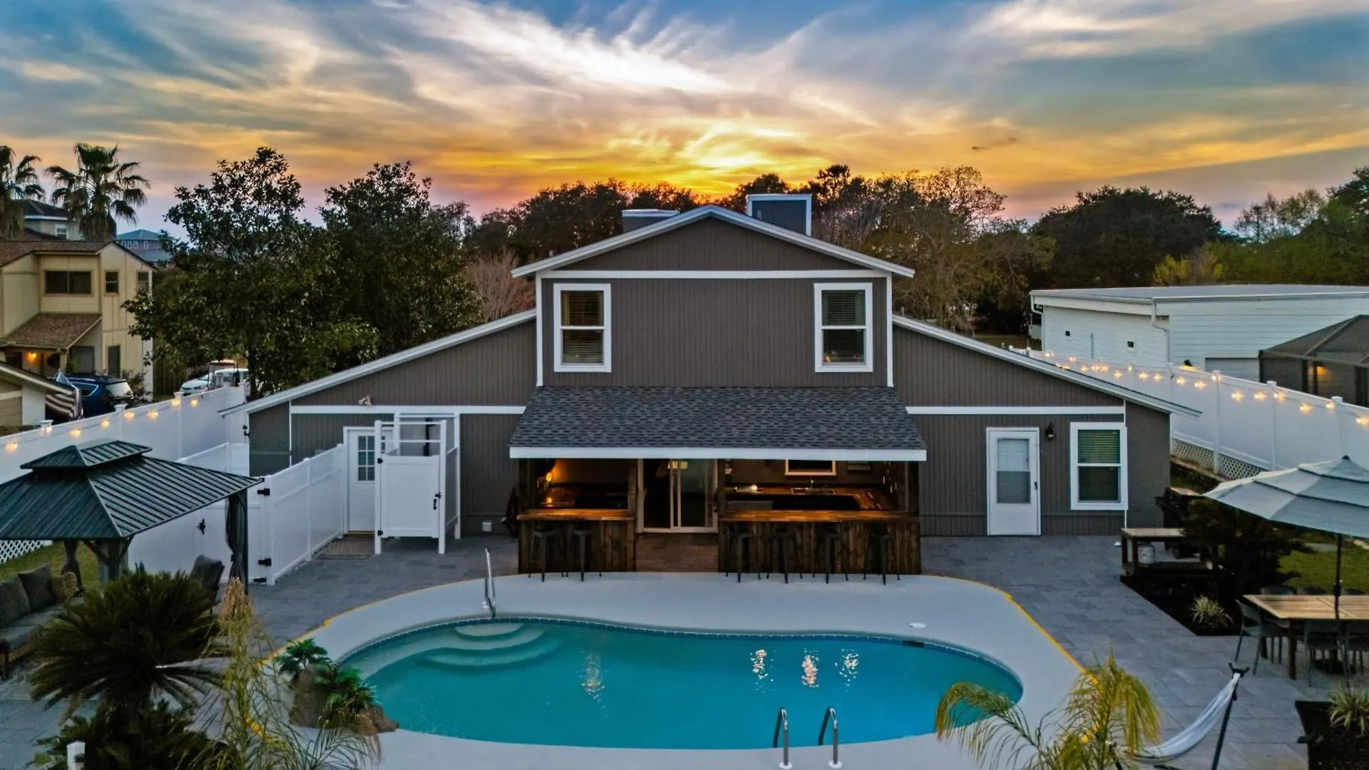 Stylish Panama City Home W Pool Tiki Bar Walkable Beach Access Панама-Сити