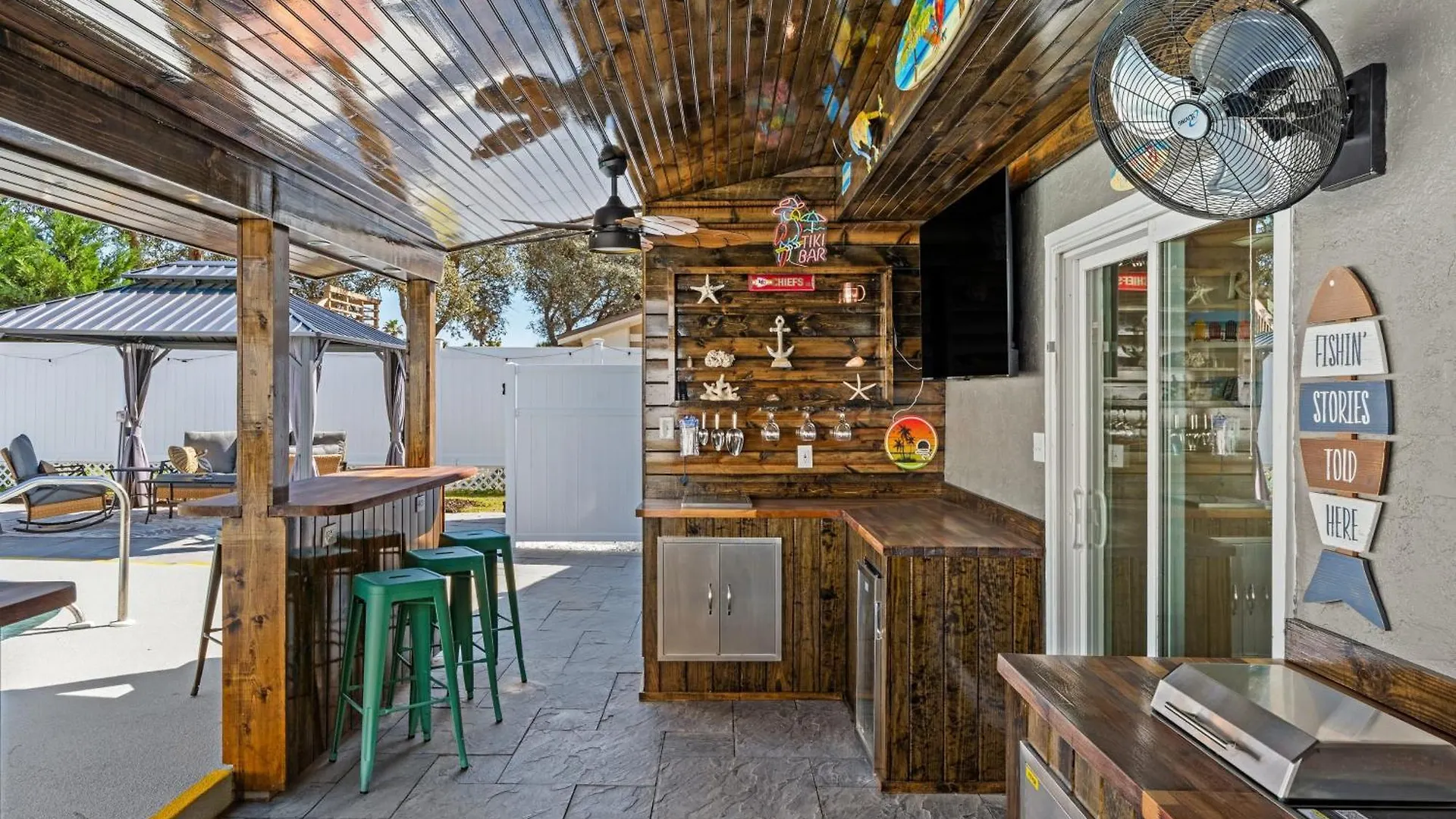 Дом отдыха Stylish Panama City Home W Pool Tiki Bar Walkable Beach Access Панама-Сити США